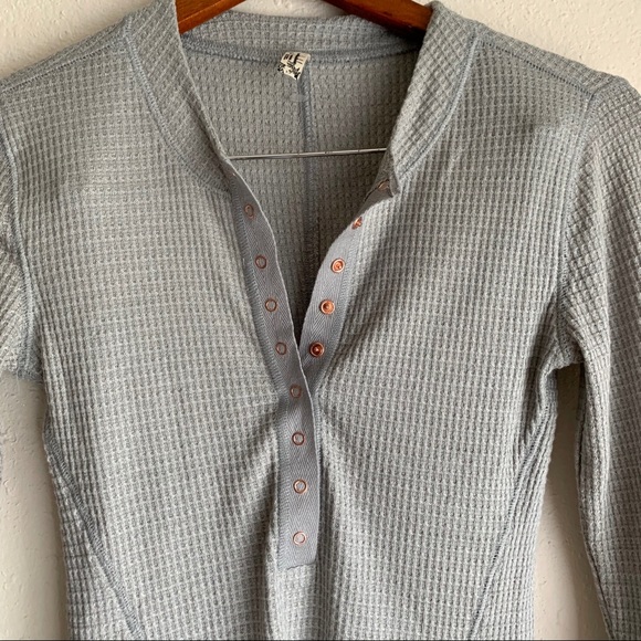 ❌SOLD❌ Free People One Of The Girls Henley Grey XS - Picture 7 of 10